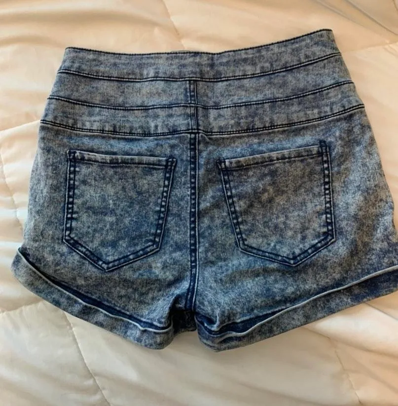 High Waisted Jean shorts - Image 3