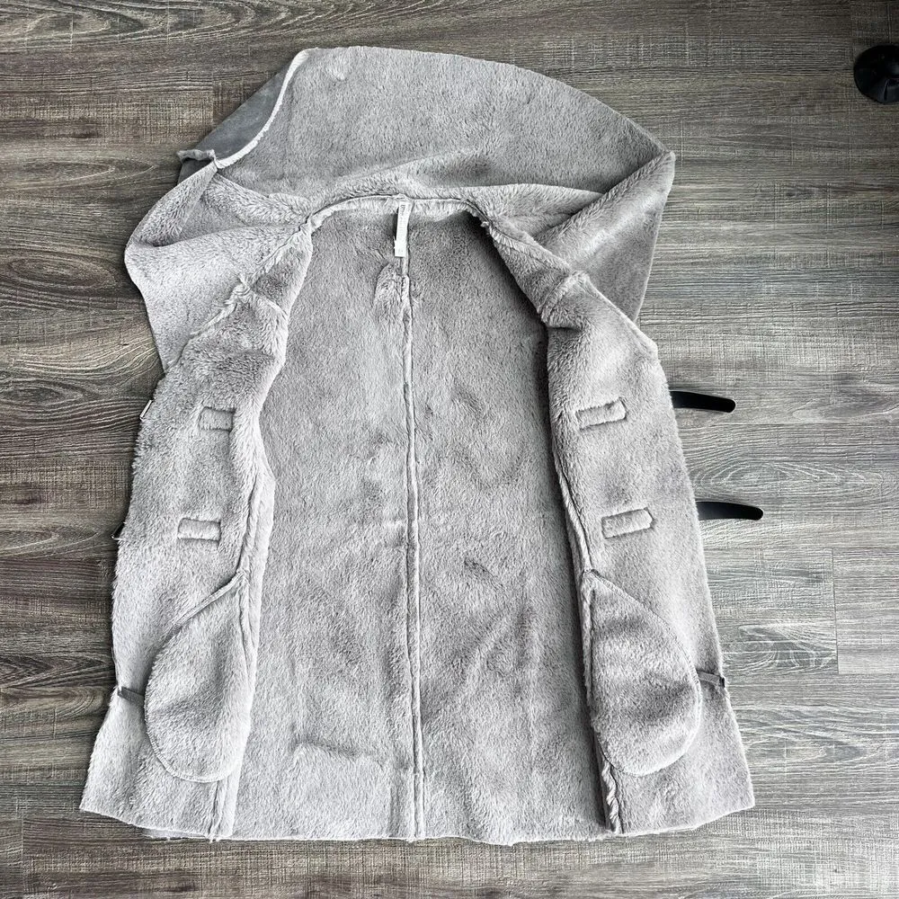 MONORENO Women's Gray Long Polyester Faux Suede Soft Vest Size Med With Buckles - Image 12