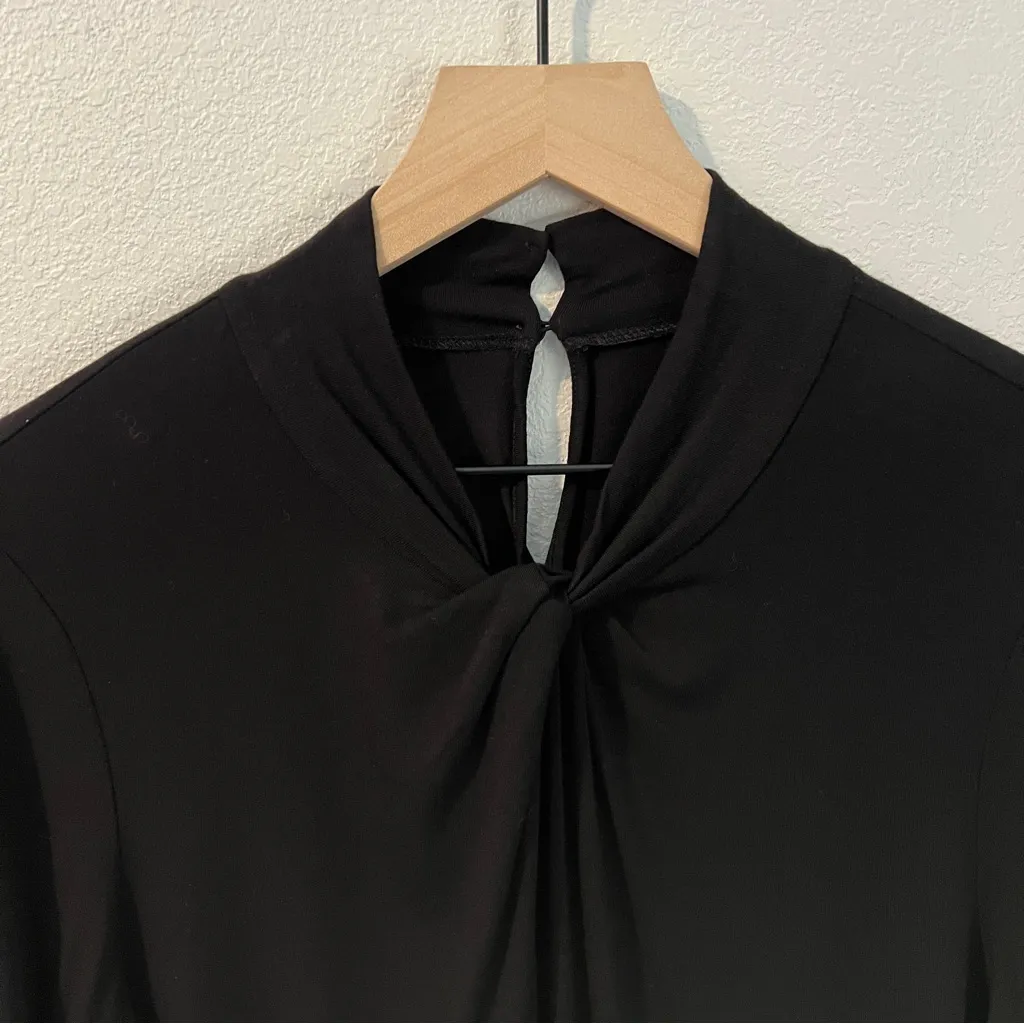 Lord & Taylor Iconic Fit Twisted Front‎ Black Stretch Flowy Rayon Knit Top XL - Image 2