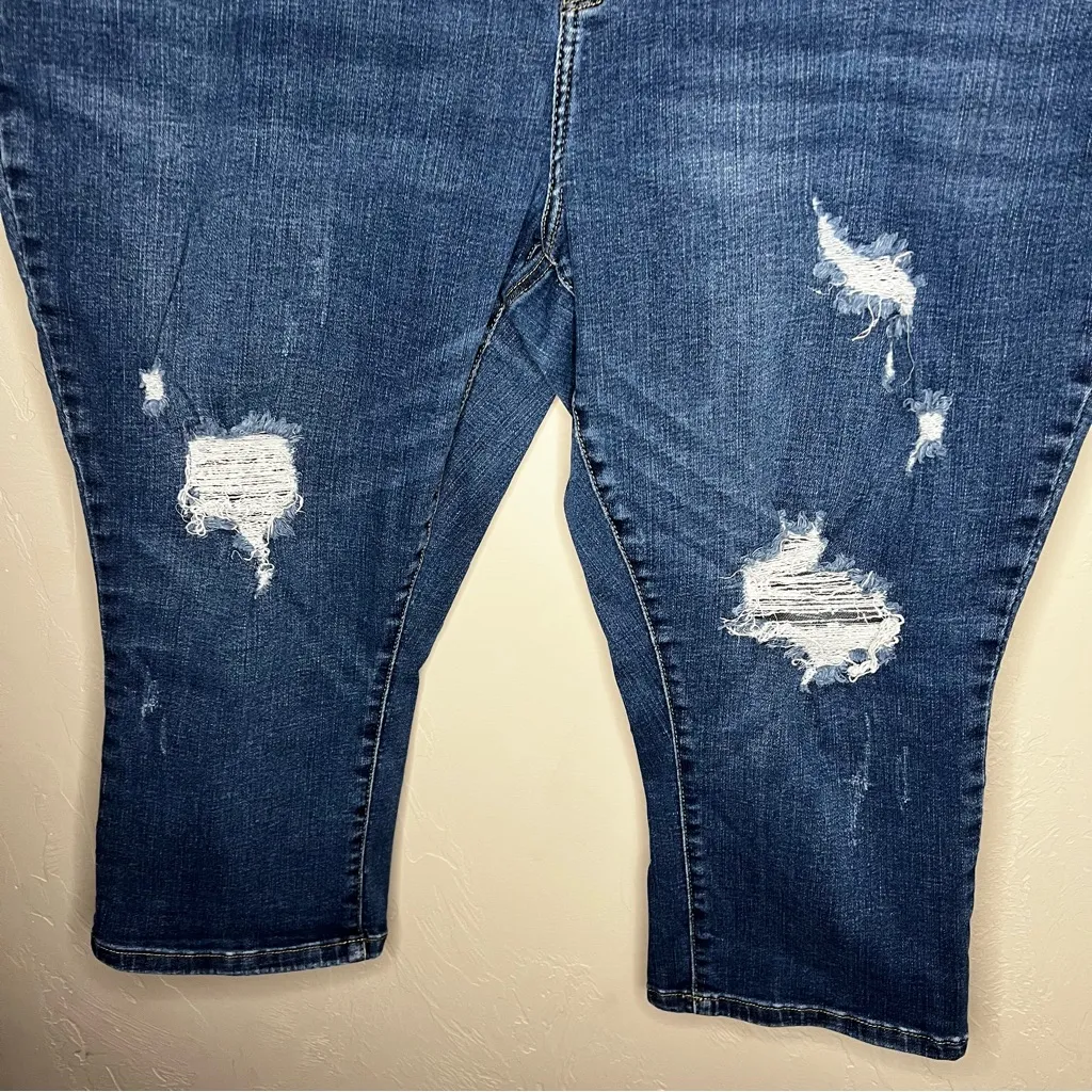 Judy Blue Capri Fit Distressed Denim Capris - Image 4