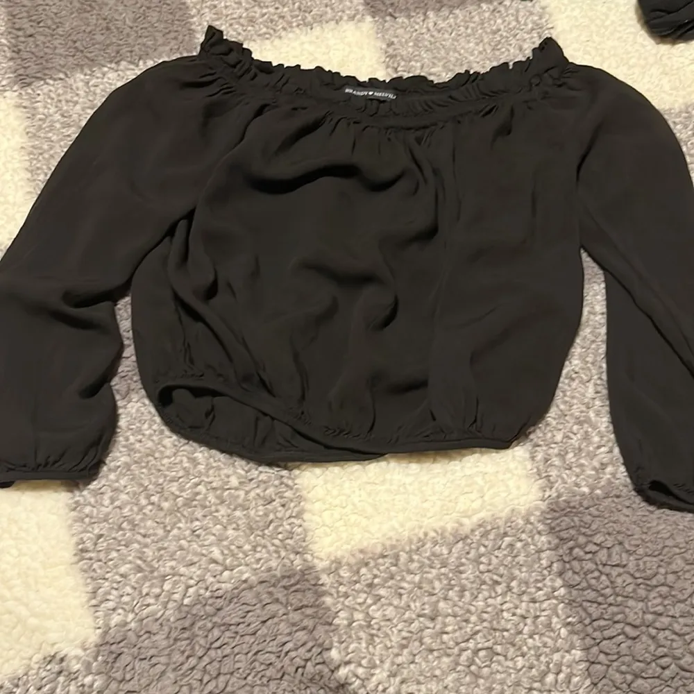 Brandy Melville Black Crop Top Blouse- One Size XS Or Small - Image 5