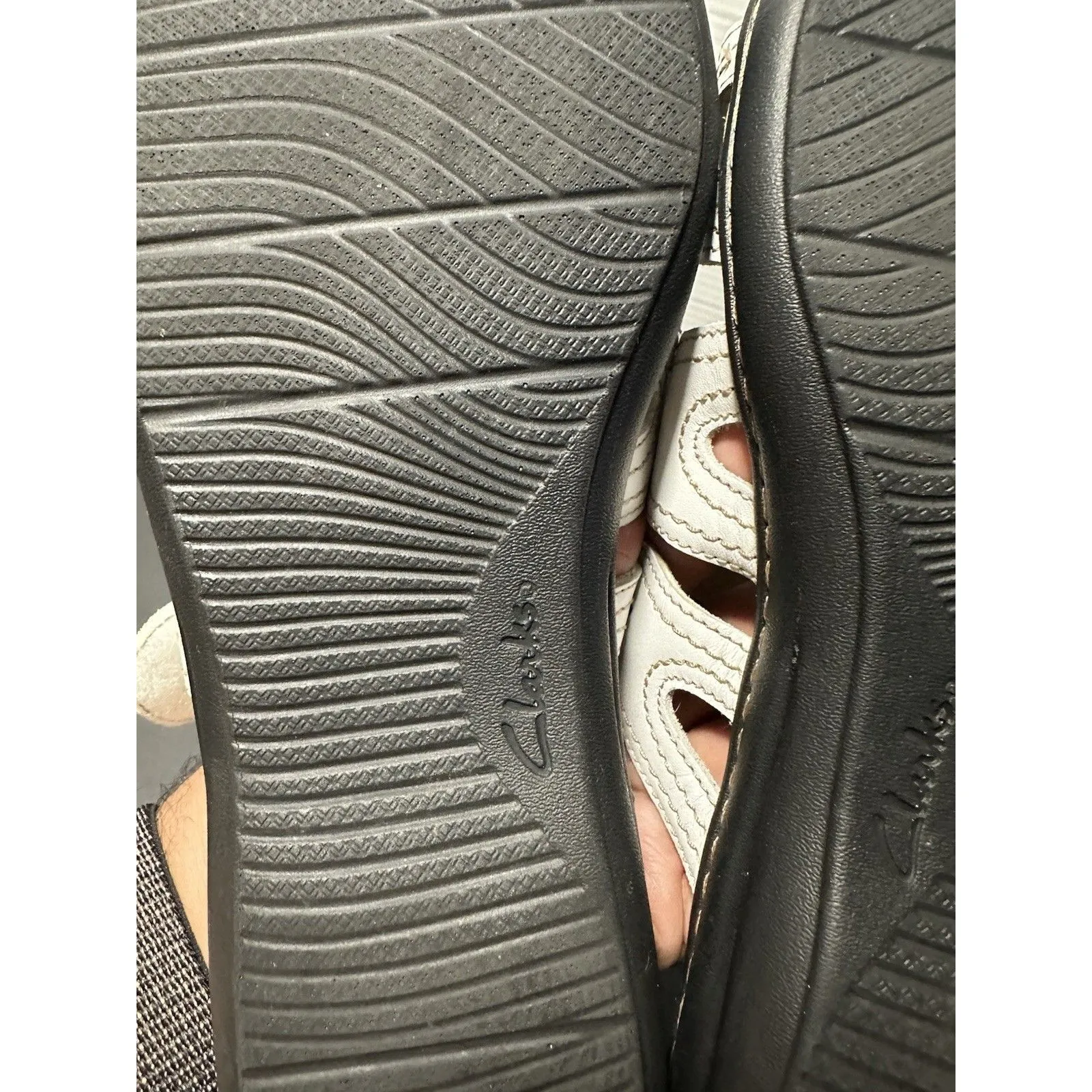 Clarks  Leisa Cacti White Leather Adjustable Hook & Loop Sandals Size 9 - Image 8