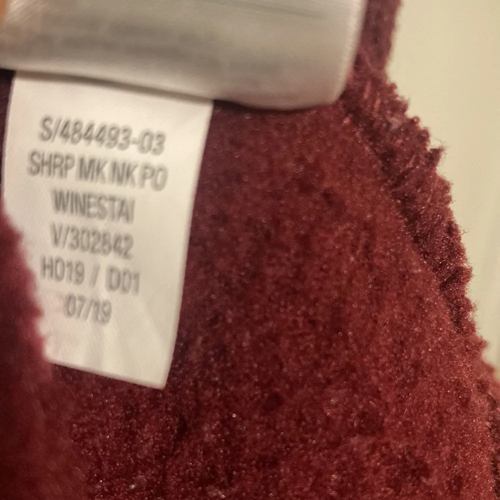 Old Navy Burgundy Sherpa Fleece Crewneck Sweatshirt Women’s Size Medium - Image 5