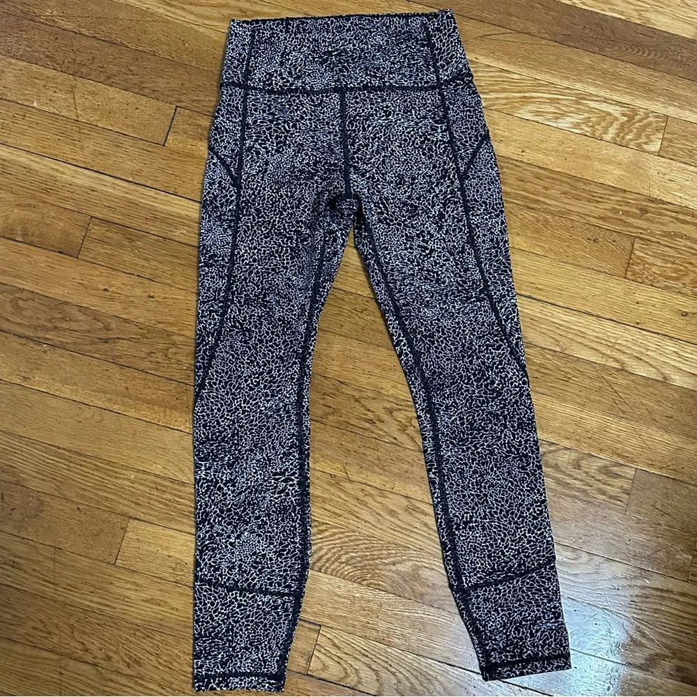 Lululemon In Movement Tight 25" *Everlux 6 - Image 2