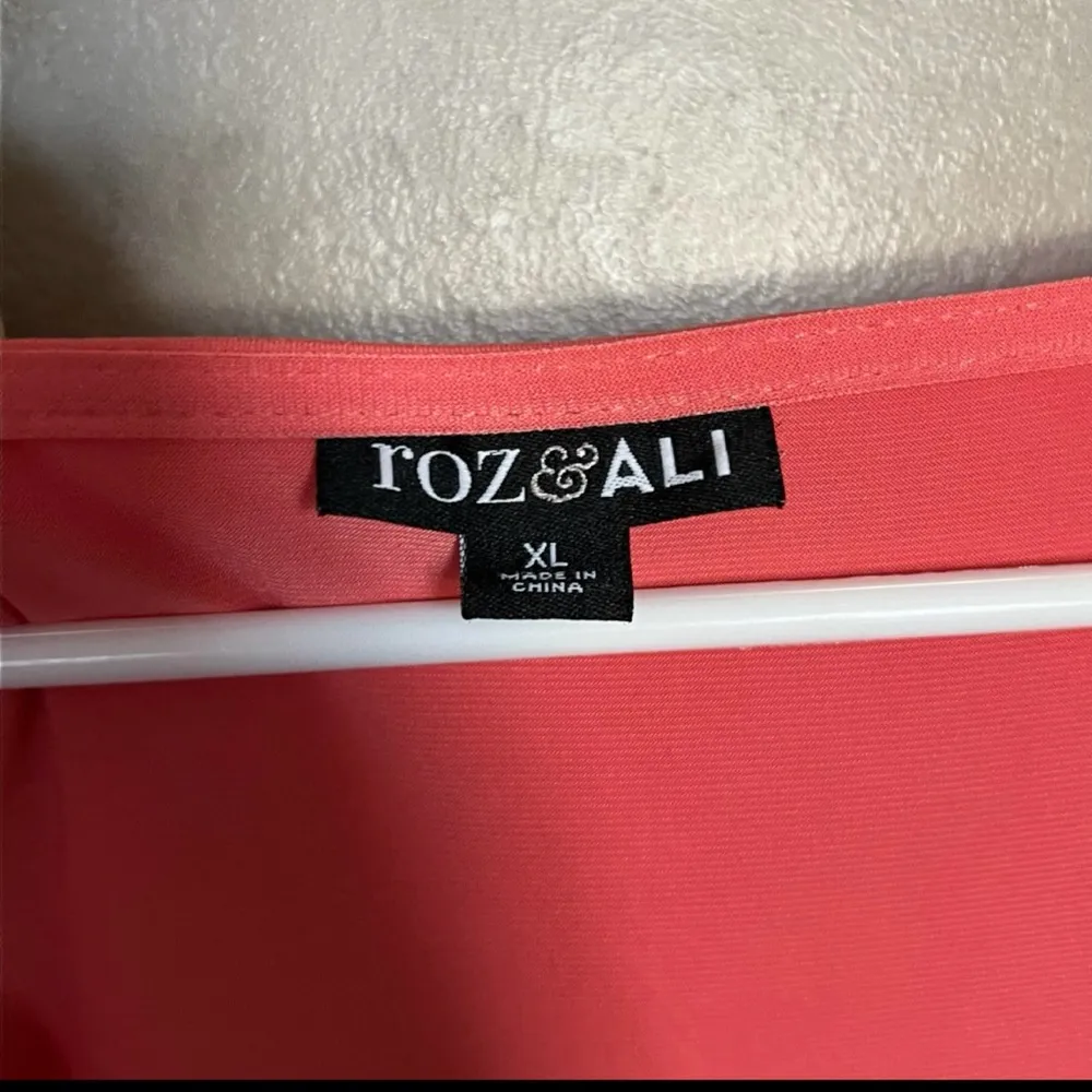 Roz & Ali Women’s Coral Pink Sleeveless Gold Zipper V-Neck Tank Top XL - Image 3