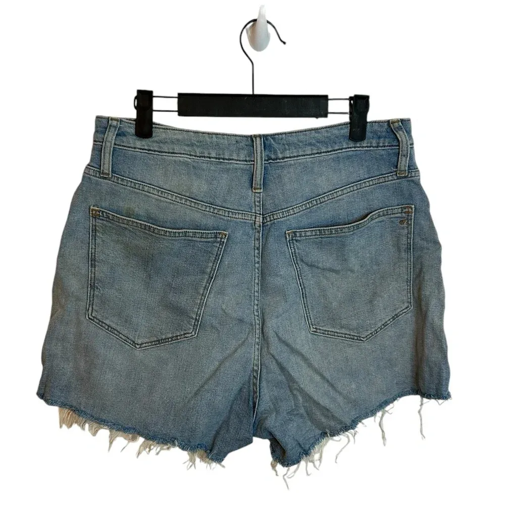 Madewell Curvy High Rise Denim Shorts in Watt Wash - Image 3