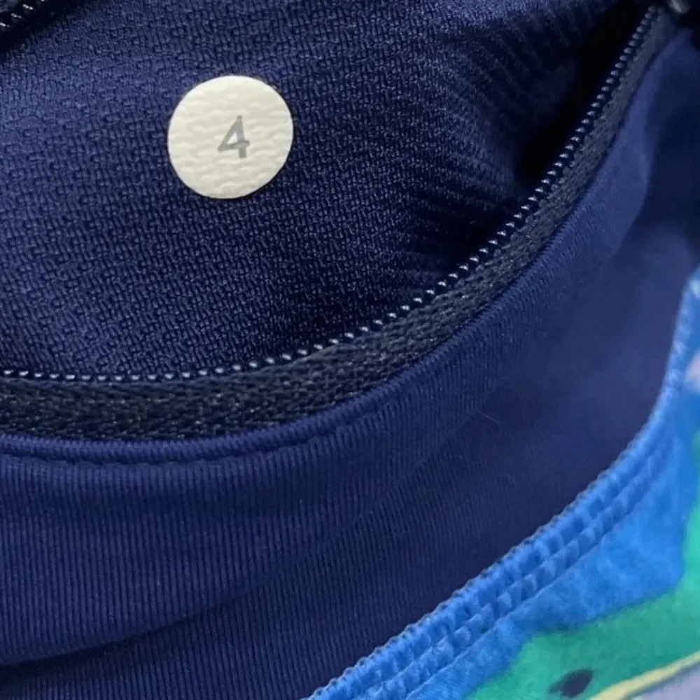 Lululemon Speed Short Seven Wonders Multi / Hero Blue- Size 4 - Image 4