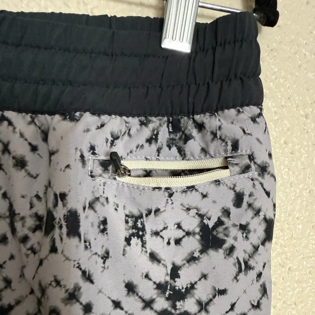 Vuori Clementine Running Shorts, Style VW304, Grey Shibori, Women's Size large - Image 7