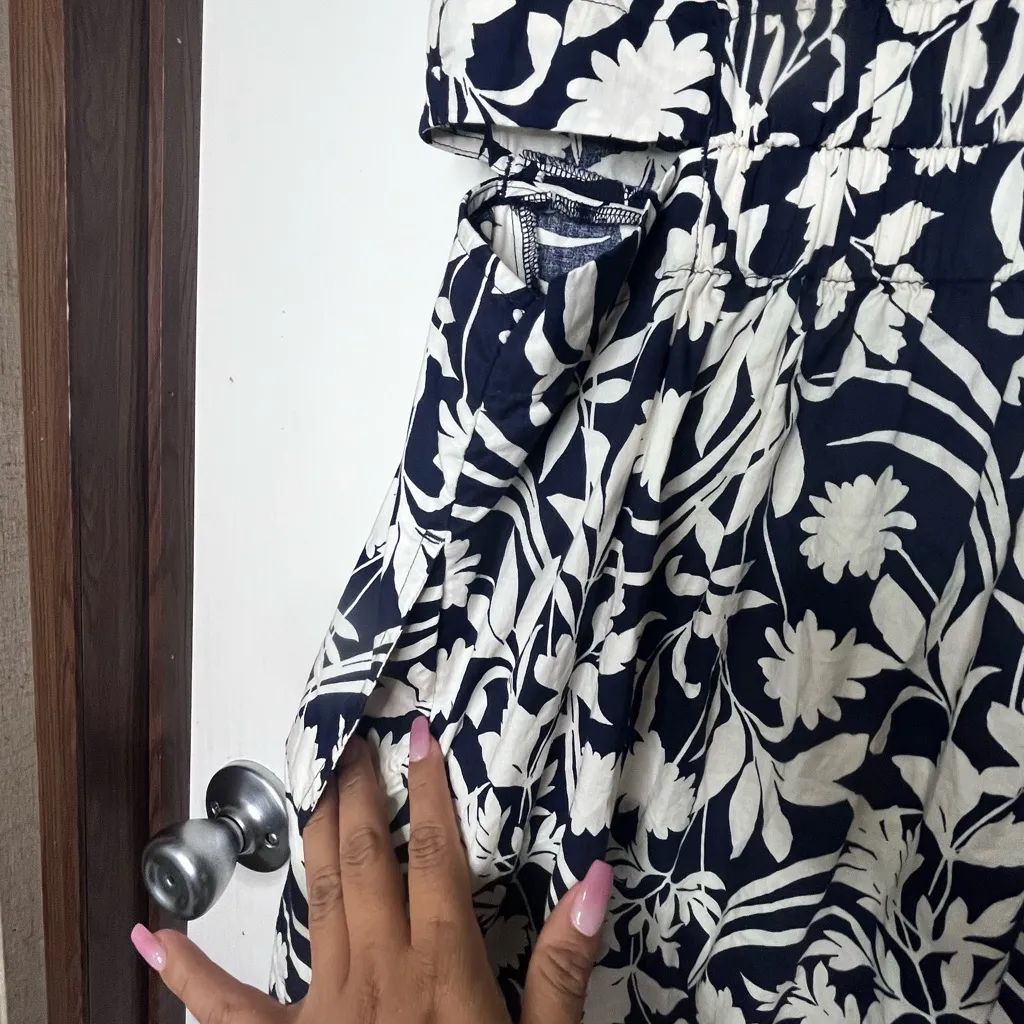 Old Navy Black and White Floral Midi Dress - Image 8