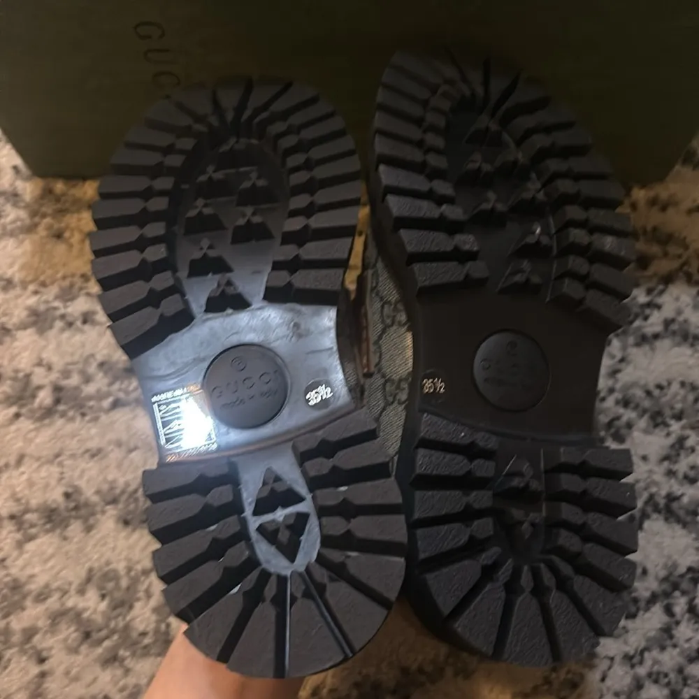 Gucci GG Monogram Horsebit Lug Sole Loafer size 35.5 - Image 9