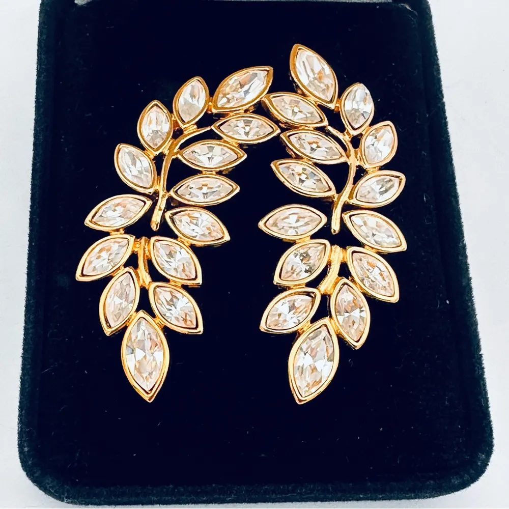 KENNETH JAY LANE MARQUISE CRYSTAL RHINESTONE LEAF DANGLE CLIP - Image 2