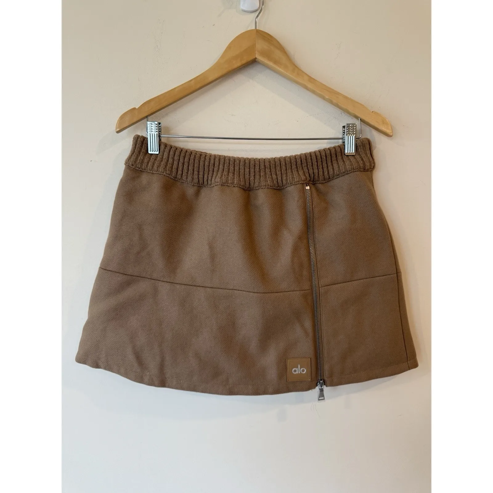 Alo Yoga Polaris Puffer Skirt - Gingerbread Size Small Athleisure Outdoors - Image 5
