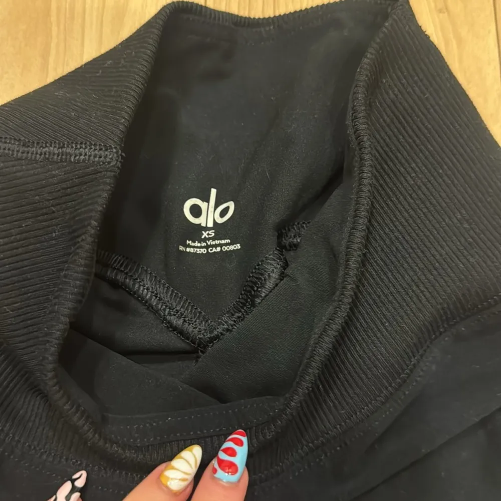 Alo black  High-Waisted Leggings - Image 2