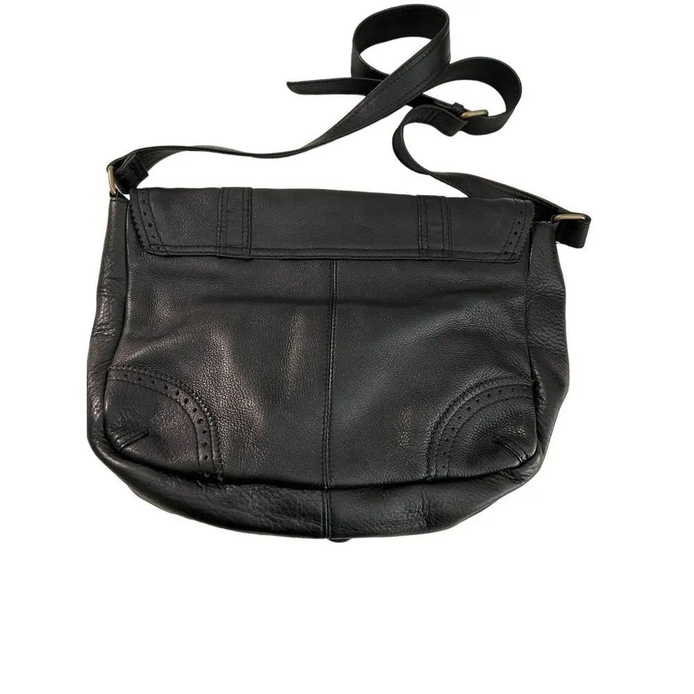 Hobo International black pebbled leather messenger bag purse Soft flap - Image 2