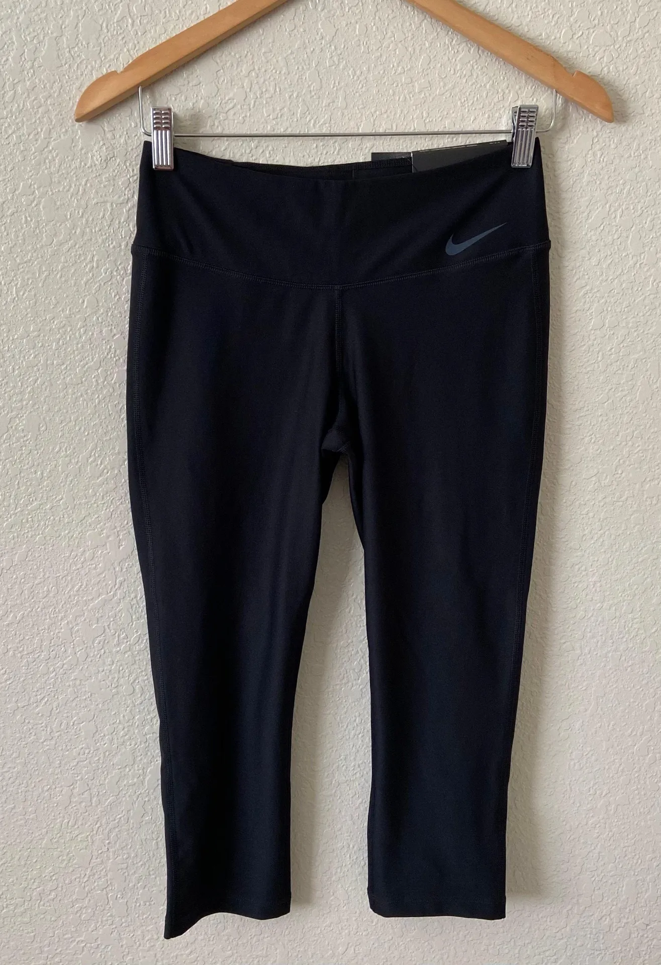 Dri-Fit Tight Fit Training Capris Small New - Image 2