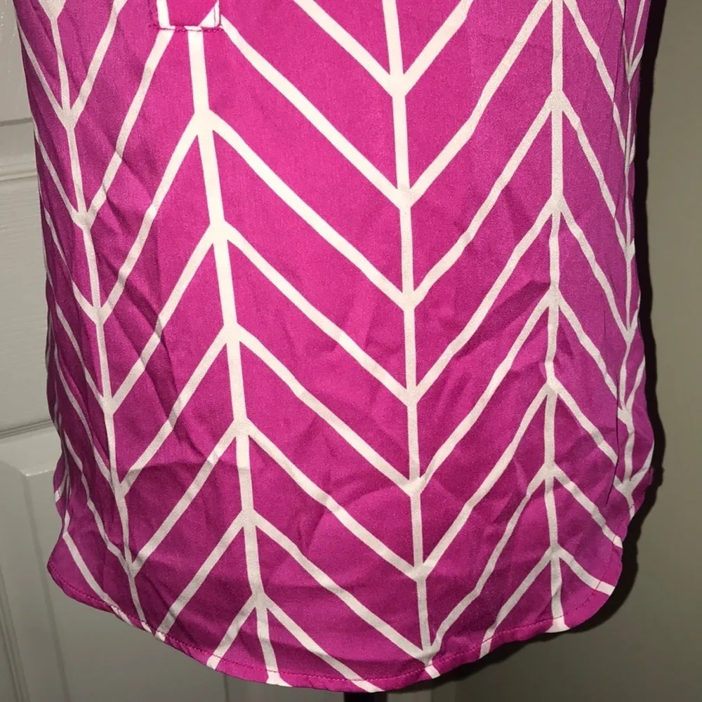 HANNA & GRACIE women’s hot pink chevron size small printed tank pullover v - Image 2