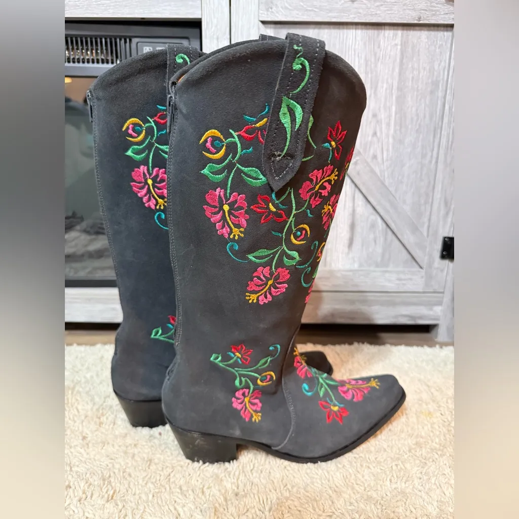 NWOB Agave Sky Cowgirl Blue Grey w/Colorful Stitching Mid - Image 4