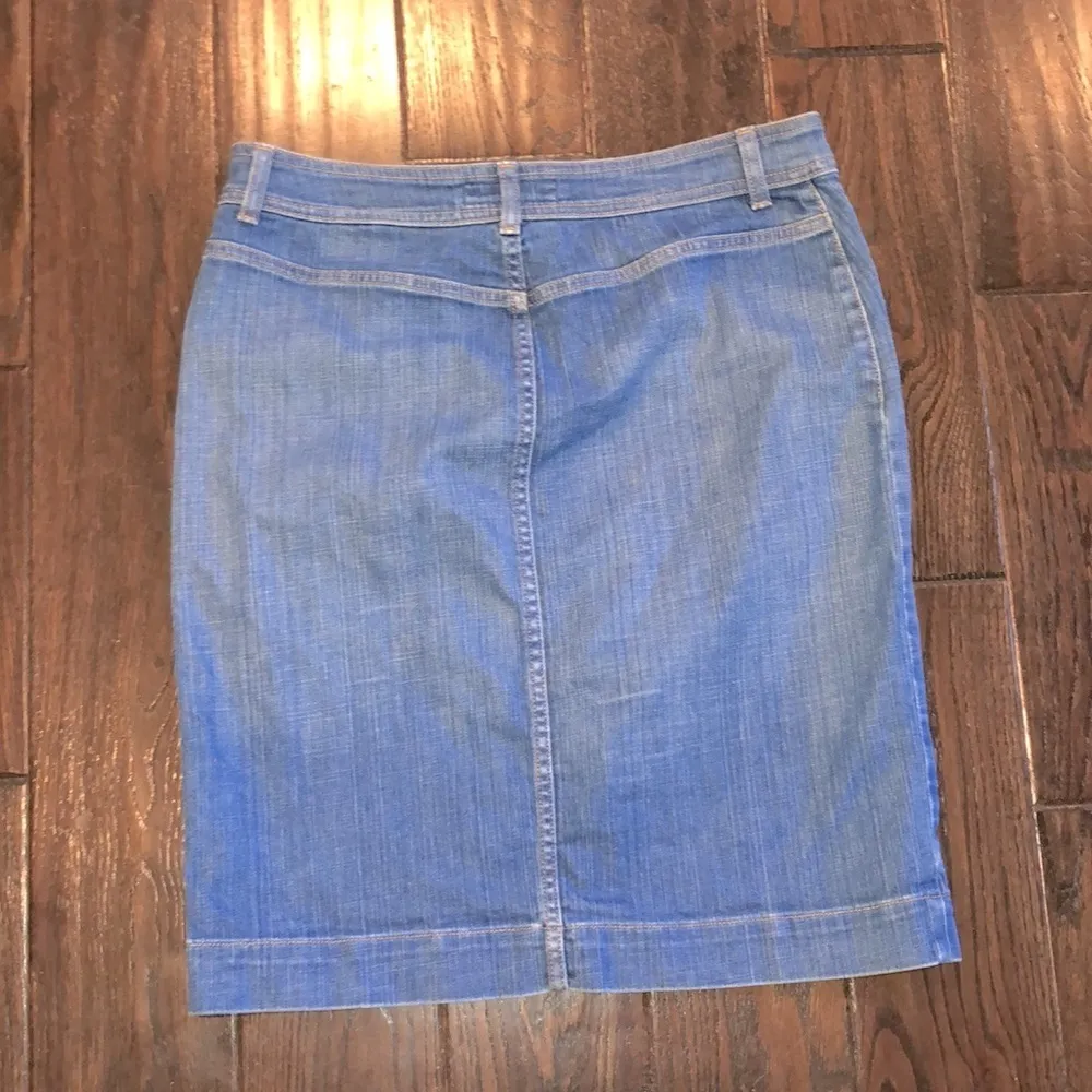 BANANA REPUBLIC jean skirt size 8 - Image 5