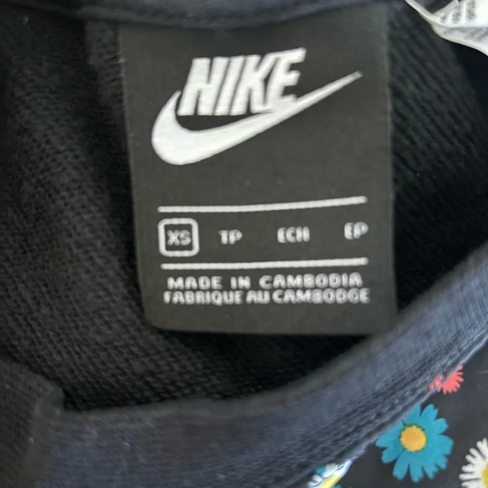 Nike heritage floral print cropped sweatshirt - Image 6