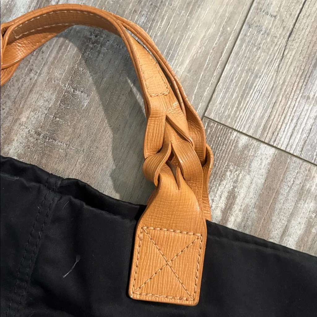 Large Gap tote with leather braided handle - Image 2