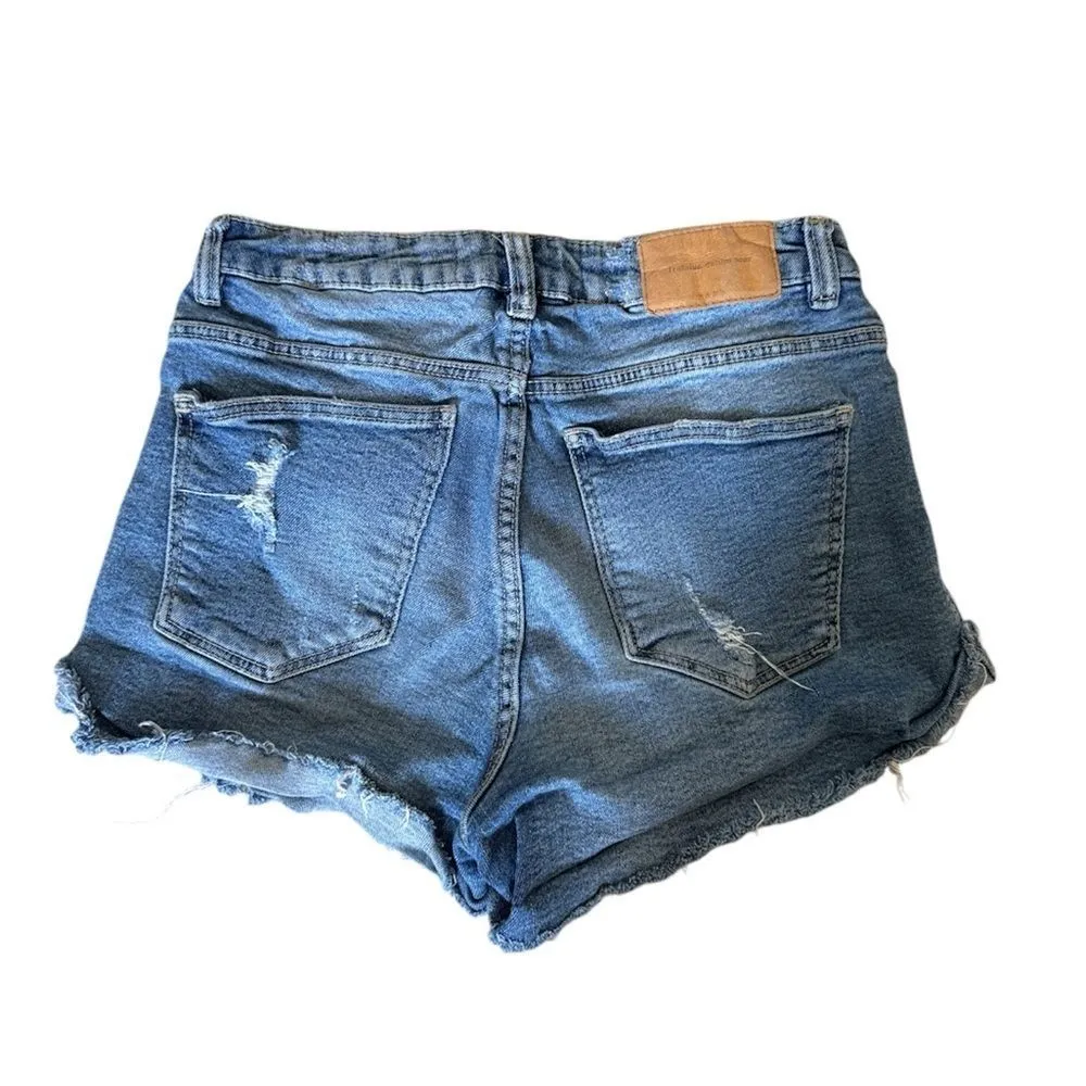 Zara High-Waisted Distressed Denim Shorts Size 2 Blue Frayed Hem‎ Casual - Image 2