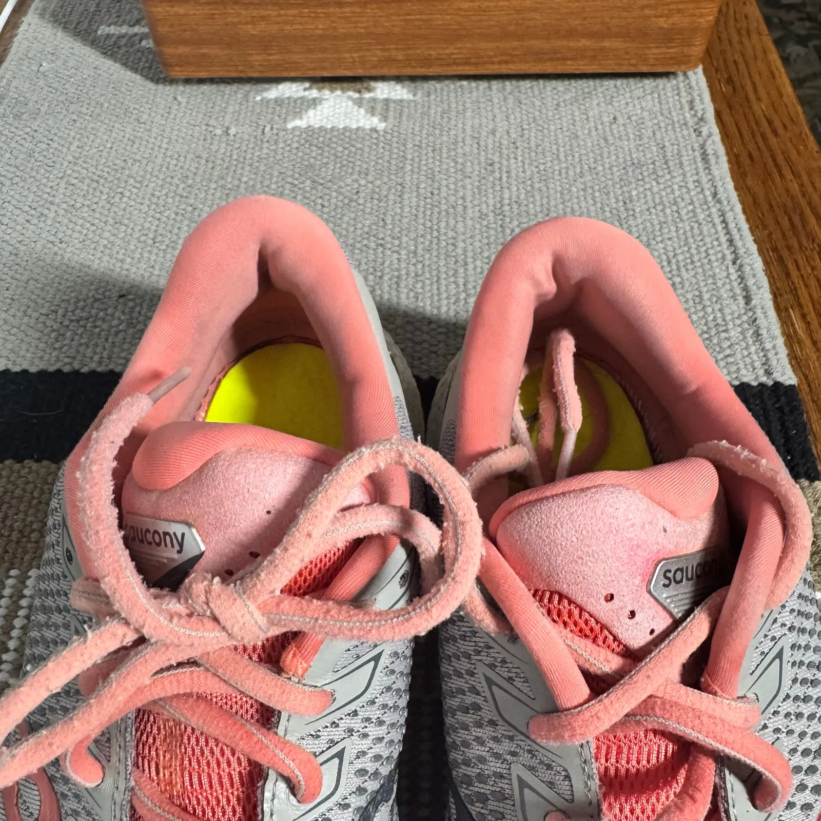 Saucony Triumph 18 Running Walk Shoe Sneaker Women 8.5 Gray Pink Comfort Casual - Image 12