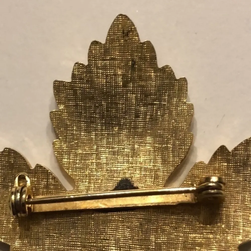 Vintage Gold Tone Metallic Brown Enamel Shimmer Leaf Brooch Shoulder Pin - Image 5