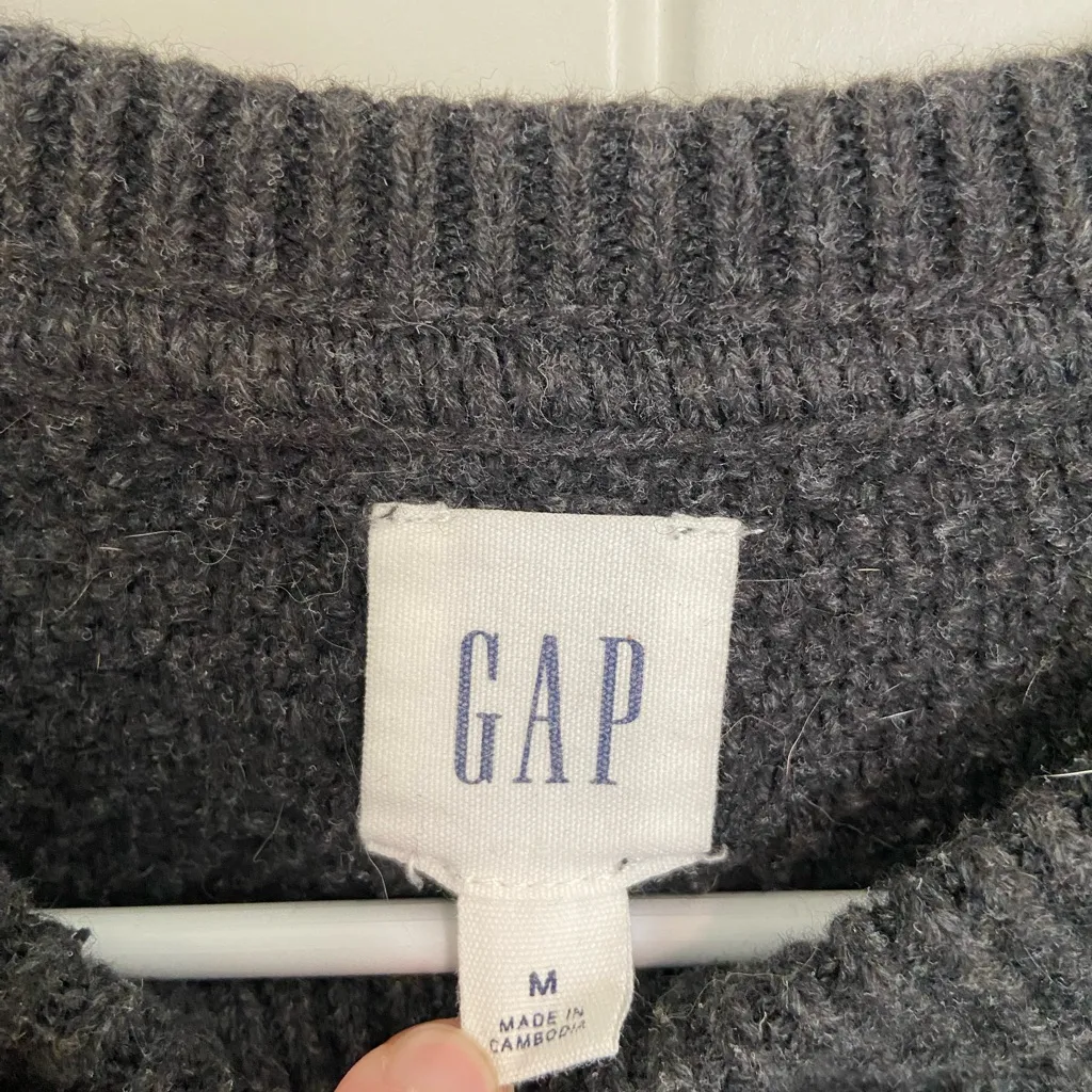 EUC GAP‎ women’s dark gray thick cable knit crewneck sweater winter medium - Image 4