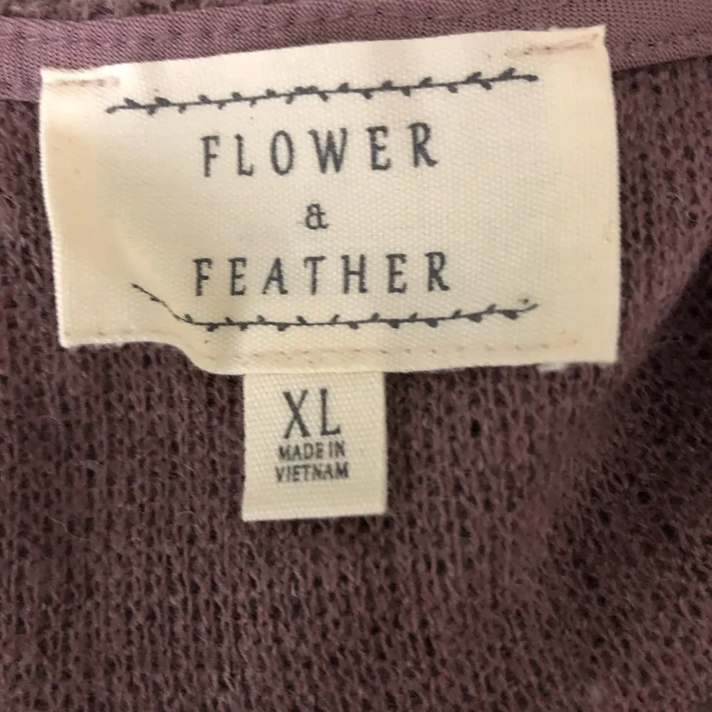 Flower & Feather Knit Top Short Sleeves Split Neckline Lightweight Rose Pink XL - Image 10