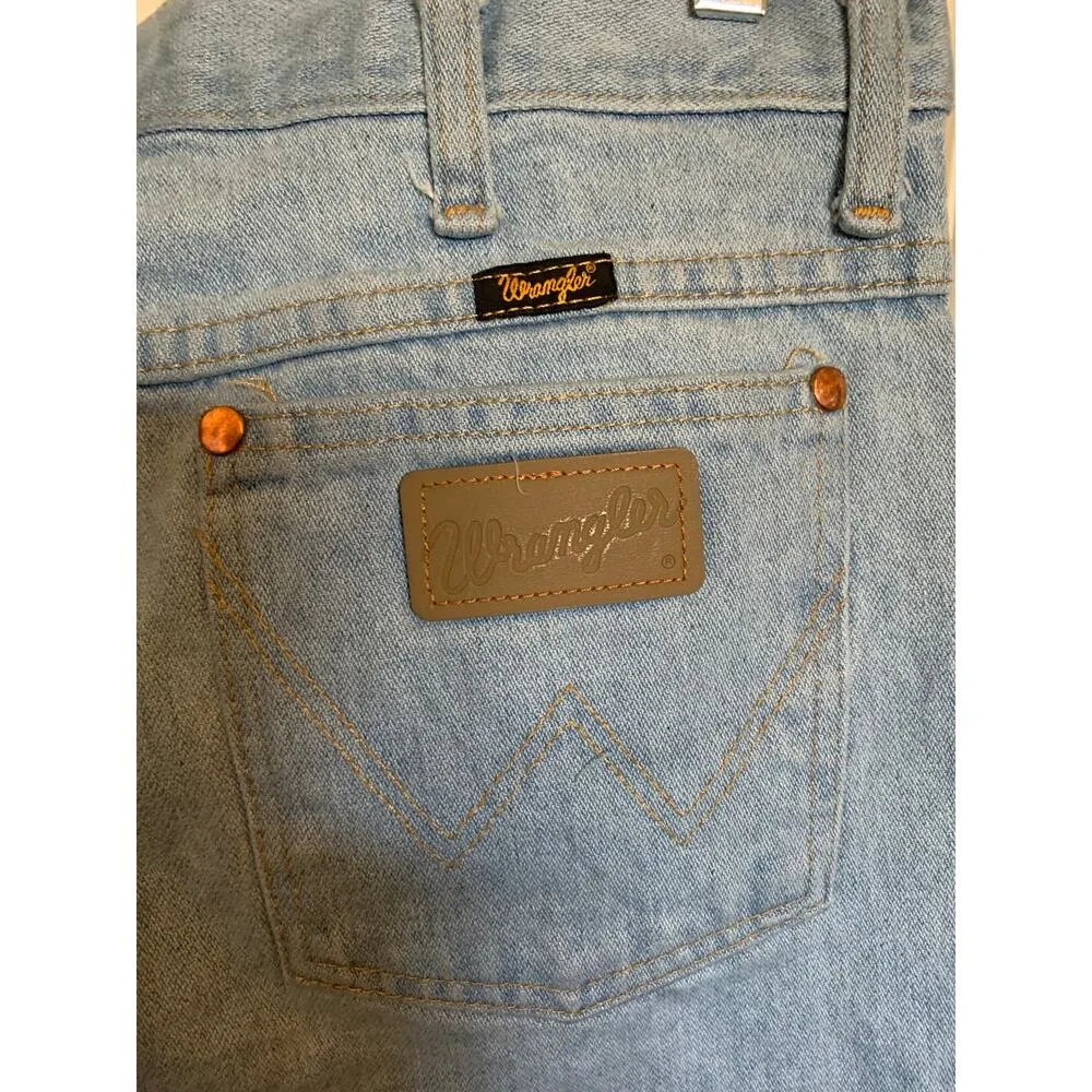 Wrangler light wash jeans 32 x 30 women's - Image 5
