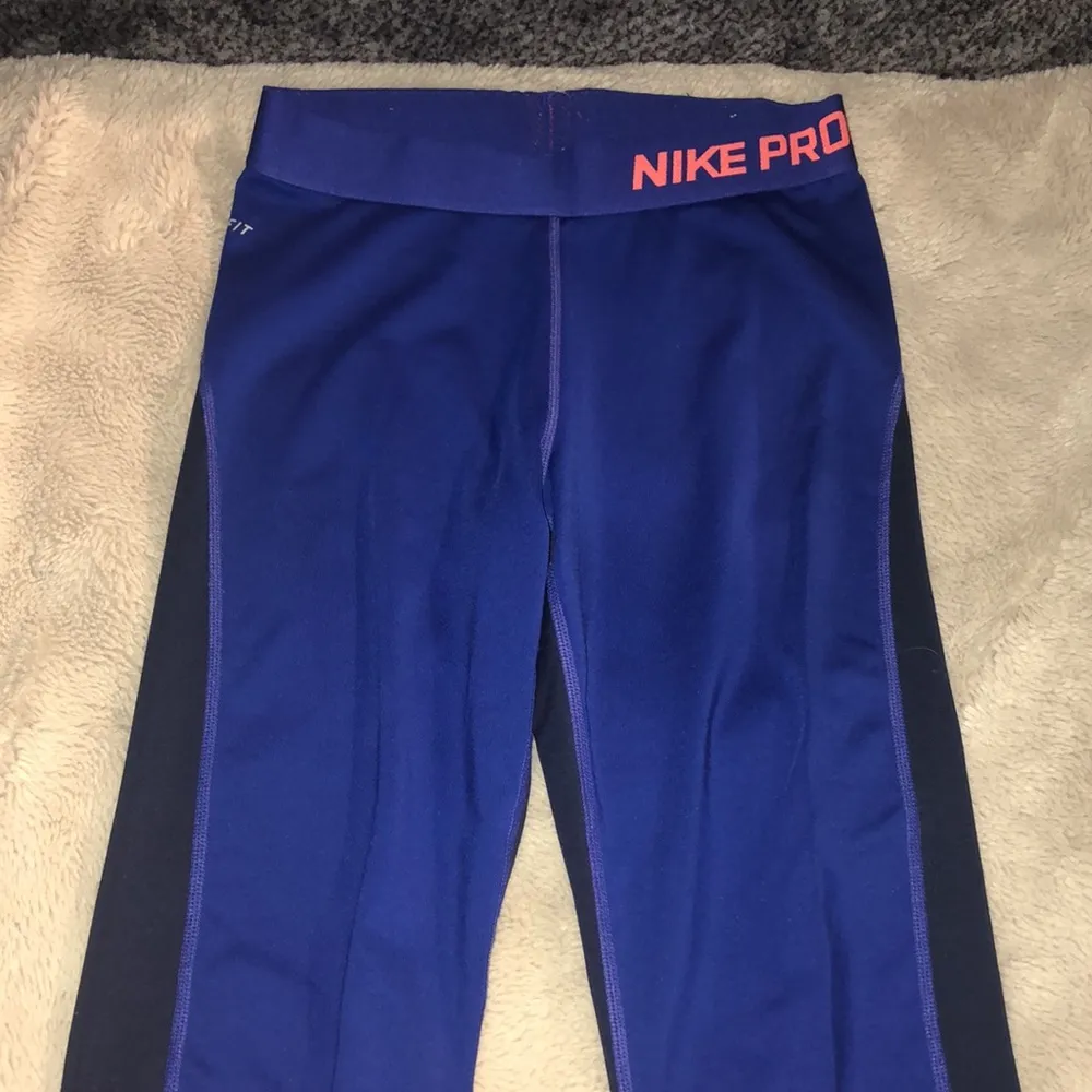 🔹4 for $30 Nike Pro Dri-Fit Capri Leggings, Small - Image 2