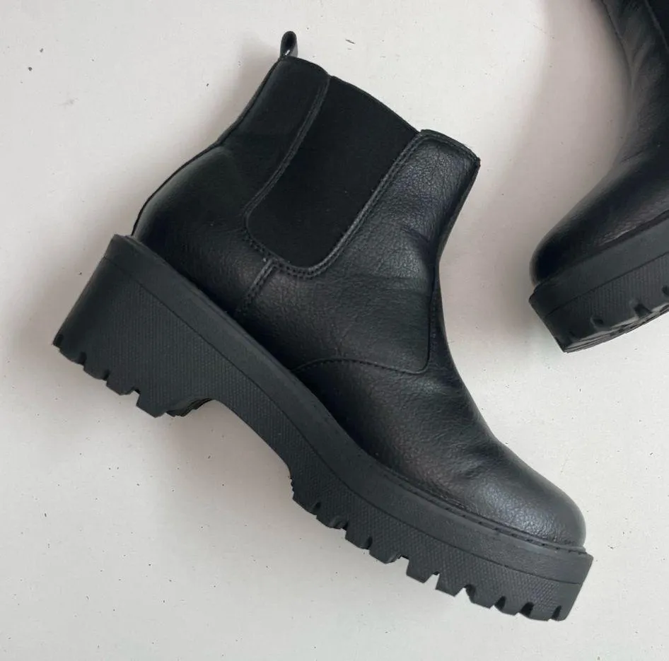 Skechers Boots City Combat Pull On Platform Lugged Soles Memory Foam Ankle Black - Image 7