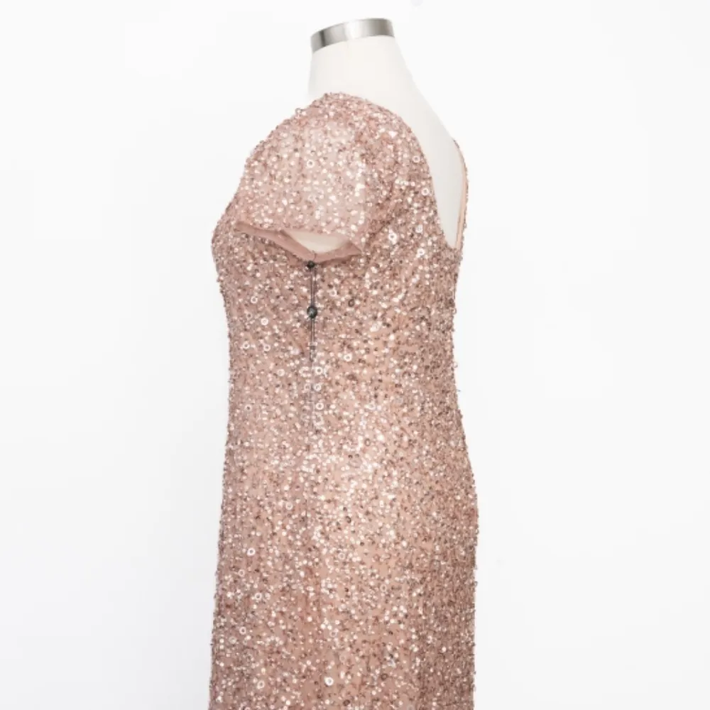 Adrianna Papell. Scoop Back Sequin Gown. - Image 11