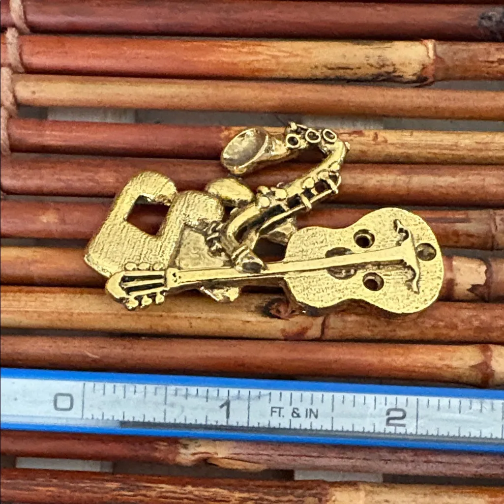 Jazz Gold Musical Instrument Brooch - Image 4
