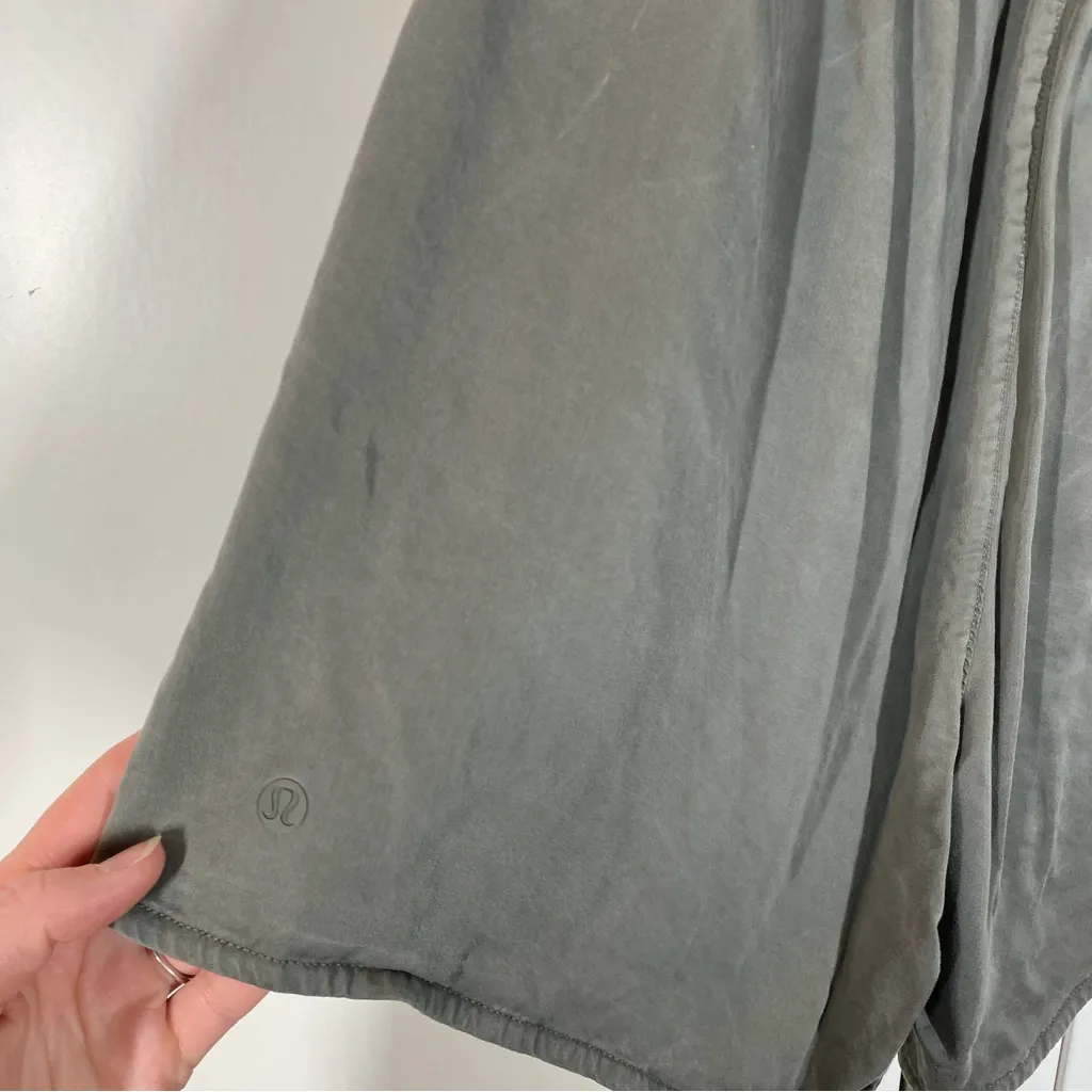Lululemon Feeling Femme Short 5.5" Grey Sage size 6 on the go neutral‎ classic - Image 5