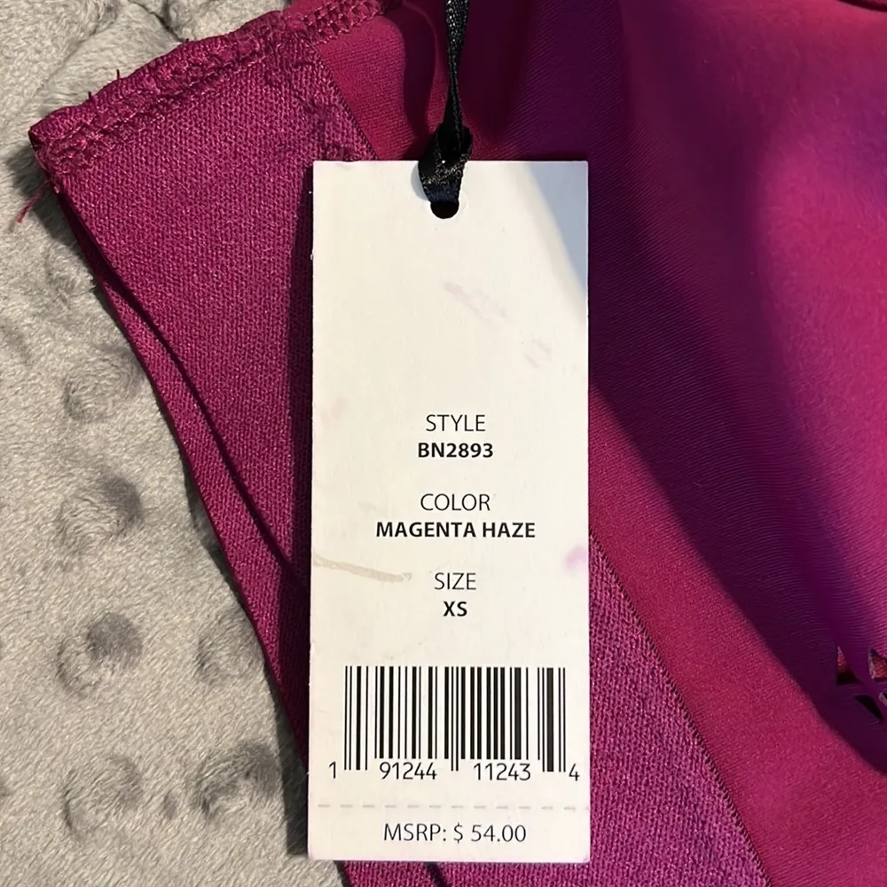 VINA XS magenta haze sports bra FLAW new with tags elastic band see description Purple - Image 9