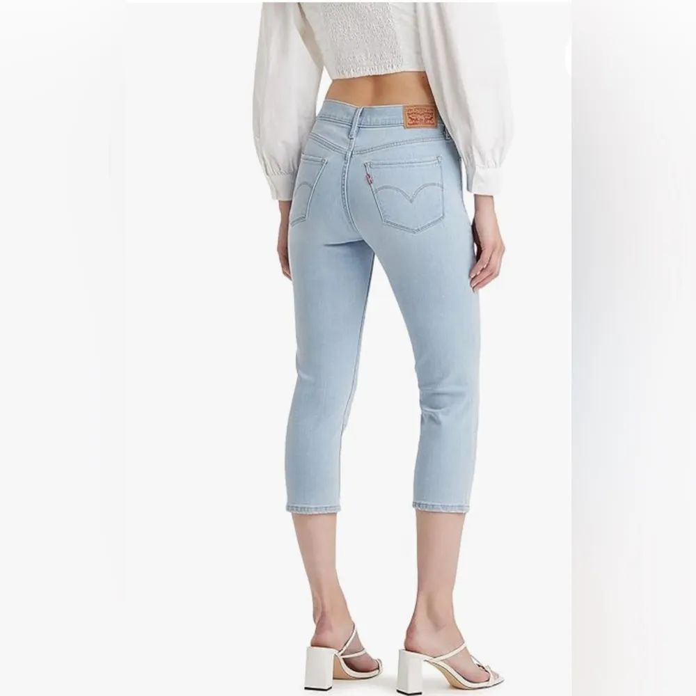 Levi's Women's 311 Size 14 Mid Rise Shaping Capri Jeans. New With Tags. - Image 3