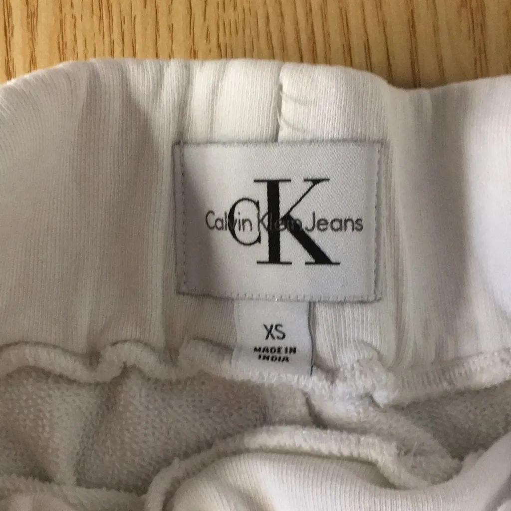 Calvin Klein Sweatshirt Material Shorts Pockets White Size XSmall/Small - Image 5