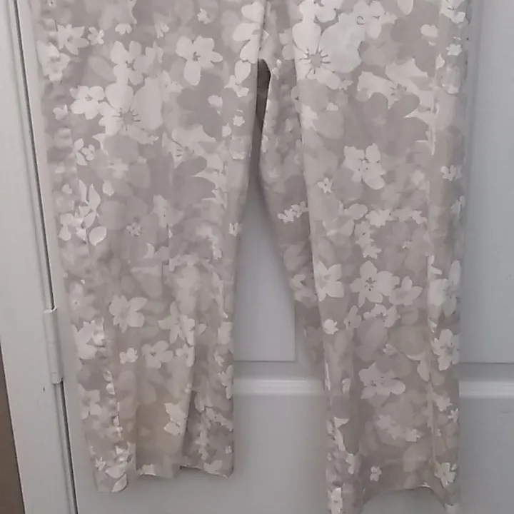 FINAL MARKDOWN Briggs capris 10 - Image 3