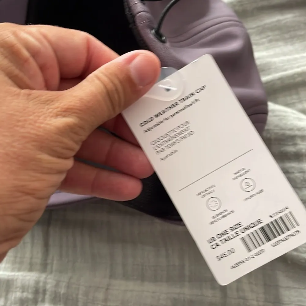 Athleta  Cold weather Train Cap purple NWT - Image 6