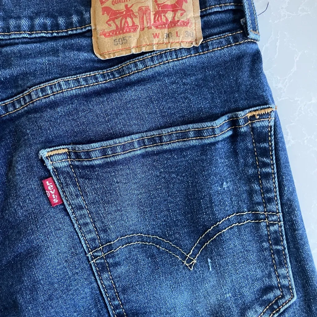 Levi's Women’s 505 Vintage Style Classic Indigo Distressed Straight Jeans 30x30 - Image 3