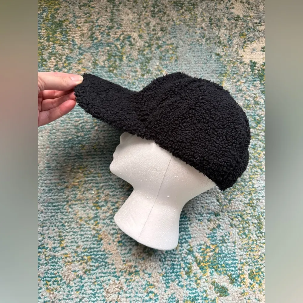 Koolaburra by Ugg sherpa black logo hat, one size - Image 3