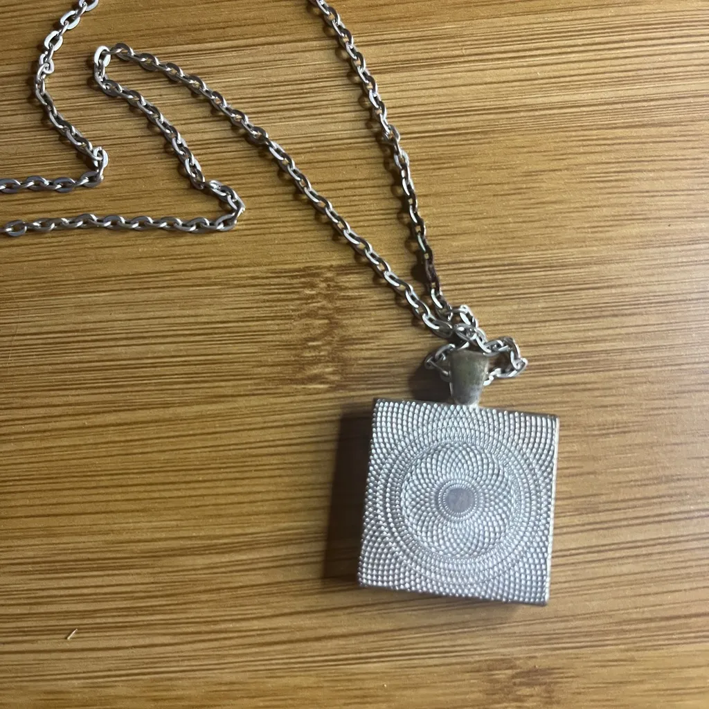 Michigan State Glass Pendant Necklace Silver Tone Chain - Image 6