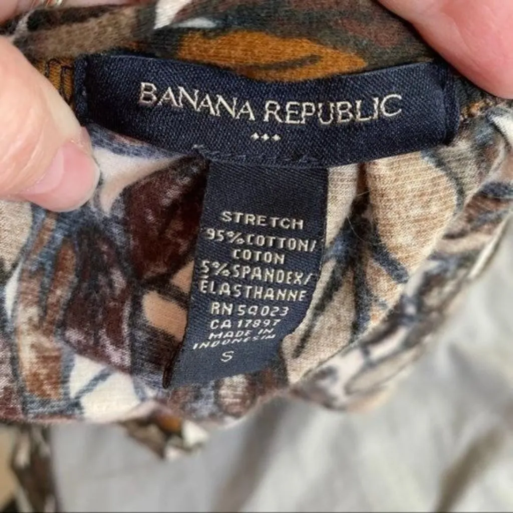 Banana Republic Leaf Tie Neck Shirt - Image 9