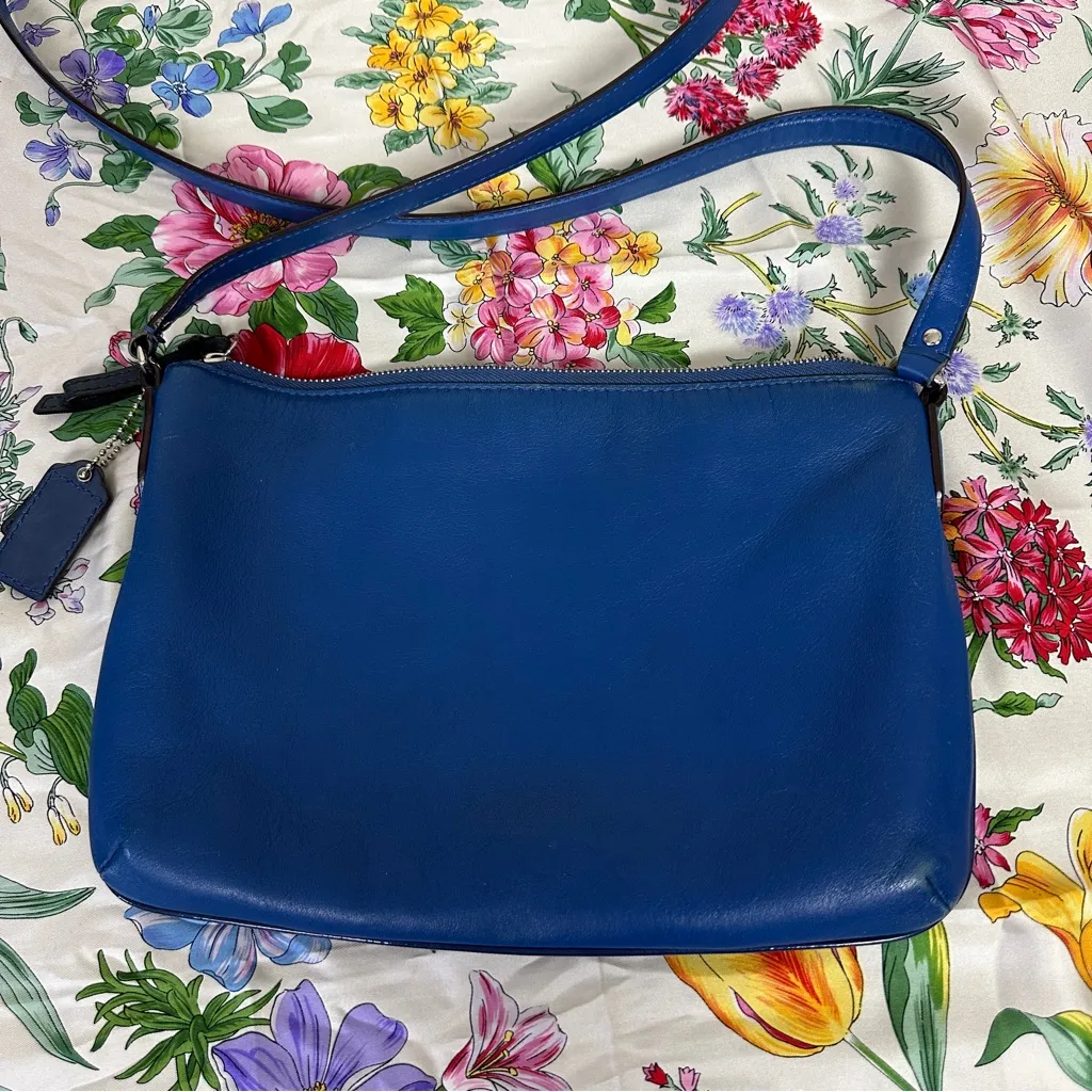 COACH Poppy Leather East West Swingpack - Image 2