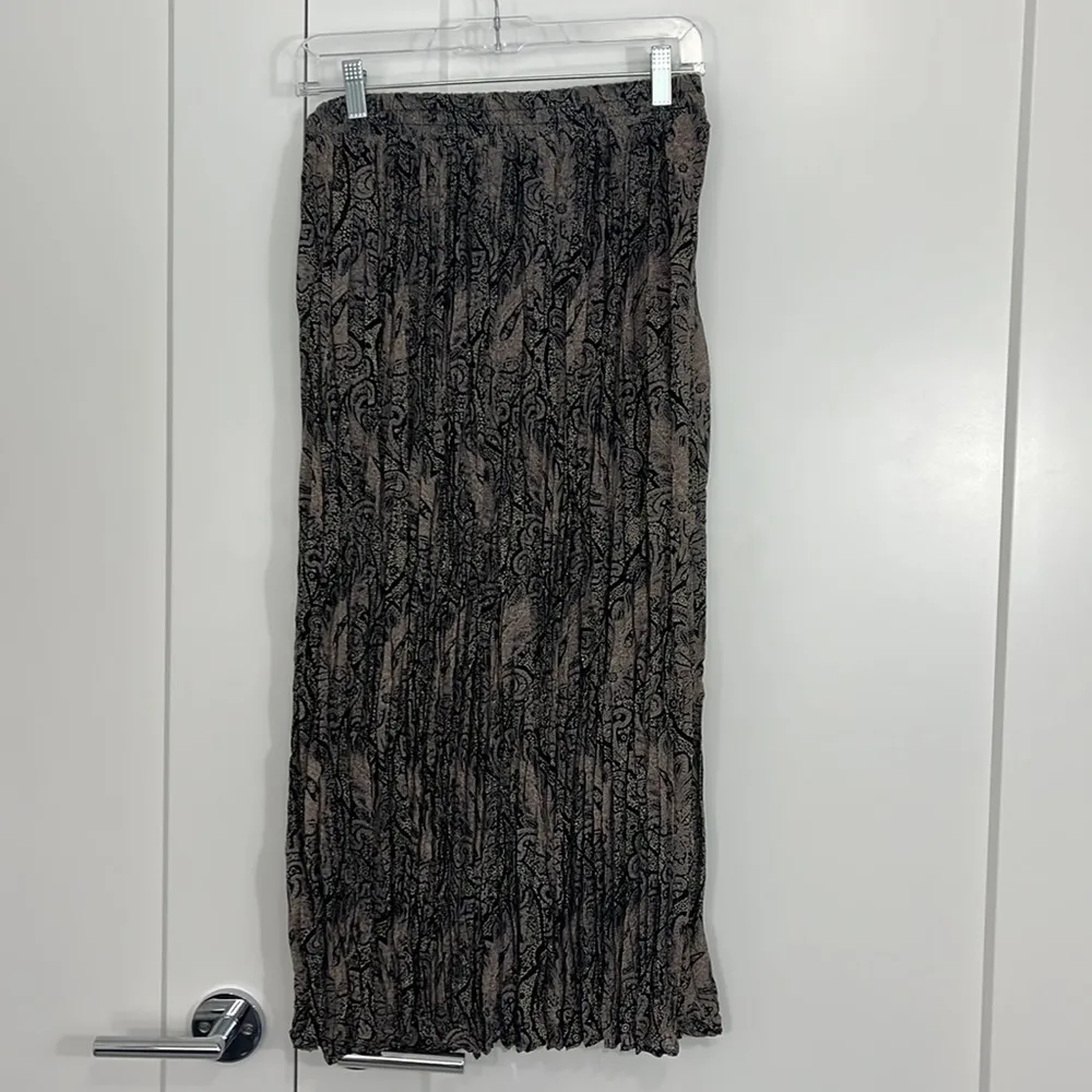 Vintage Worthington Size 16 Black and Beige Pleated Midi Skirt - Image 3