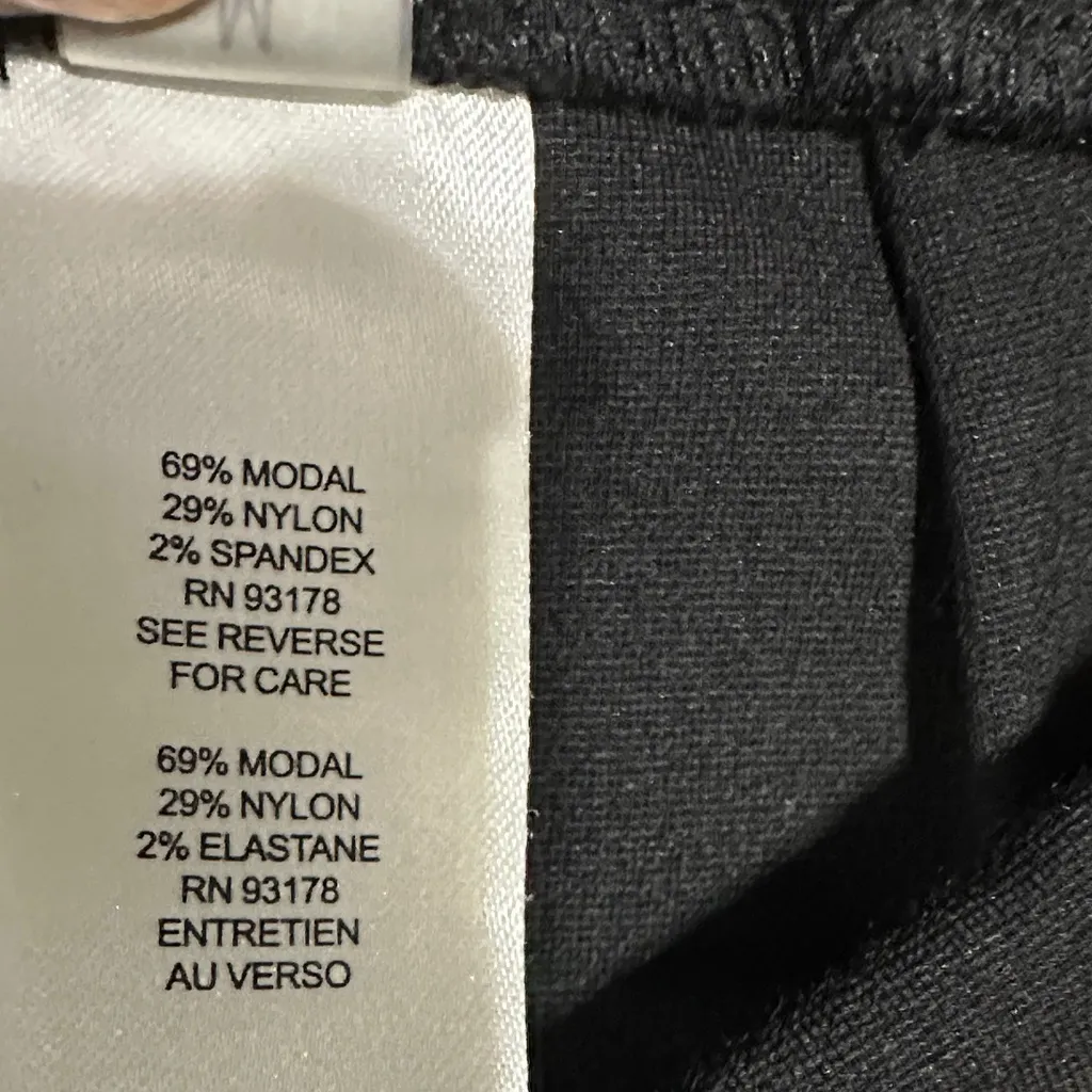 Tahari Black Tapered Pull-On Pants // Size M - Image 4