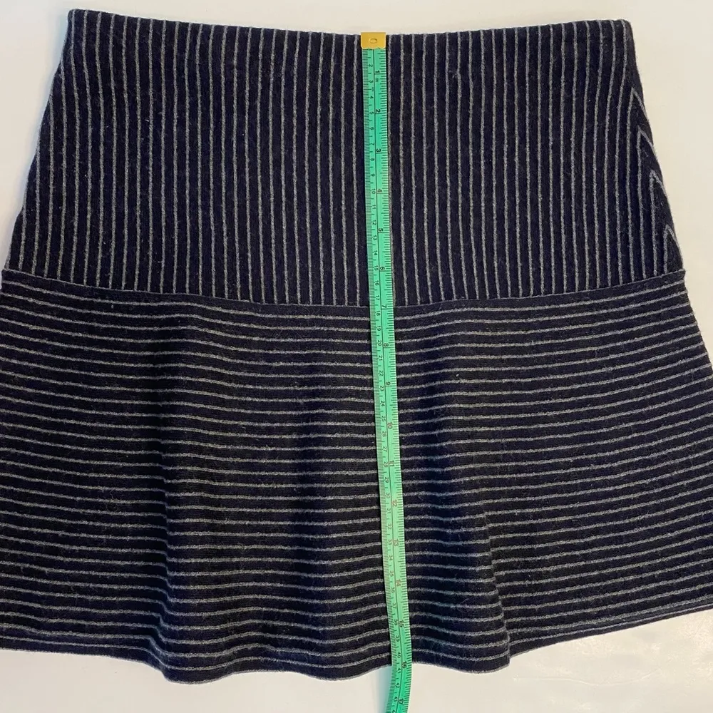 Theory Gida KS Skirt Wool Flounce Sweater Mini Evian Stretch Charcoal Small - Image 6