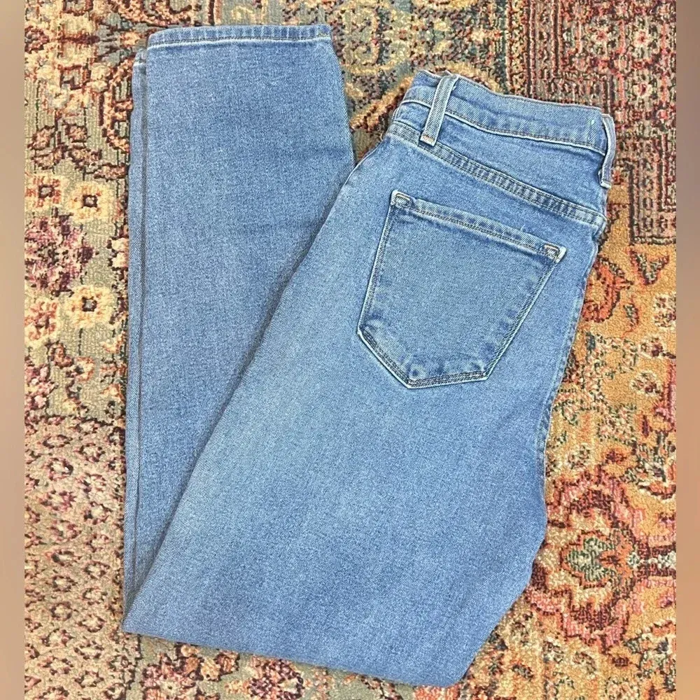 Vibrant Light Wash Mom Jeans - Image 7