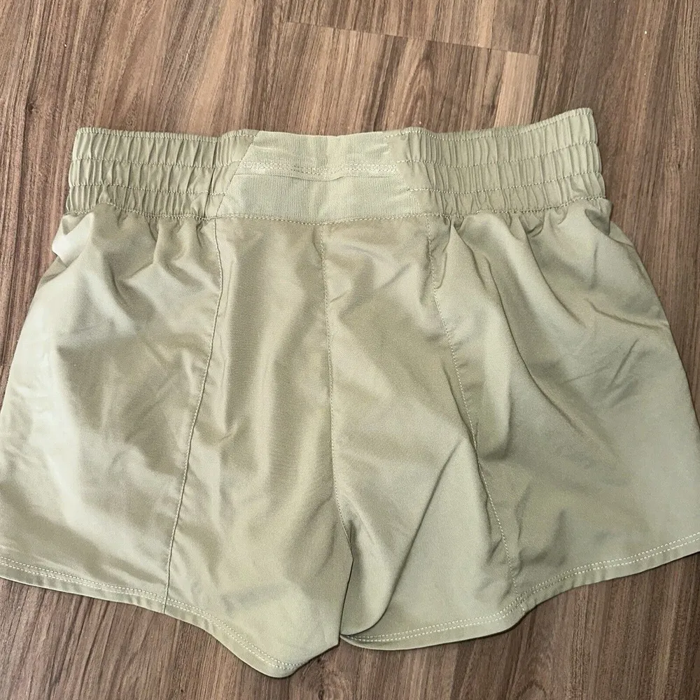 Nike Women's One Dri-FIT‎ Mid-Rise 3" Brief-Lined Shorts Size Small Light Army - Image 7